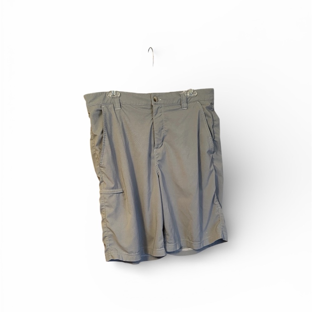 Columbia Men's Cargo Shorts in Light Gray